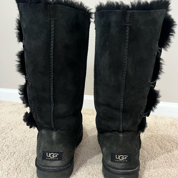 UGG Black Suede Boots with Shearling - Picture 1 of 6